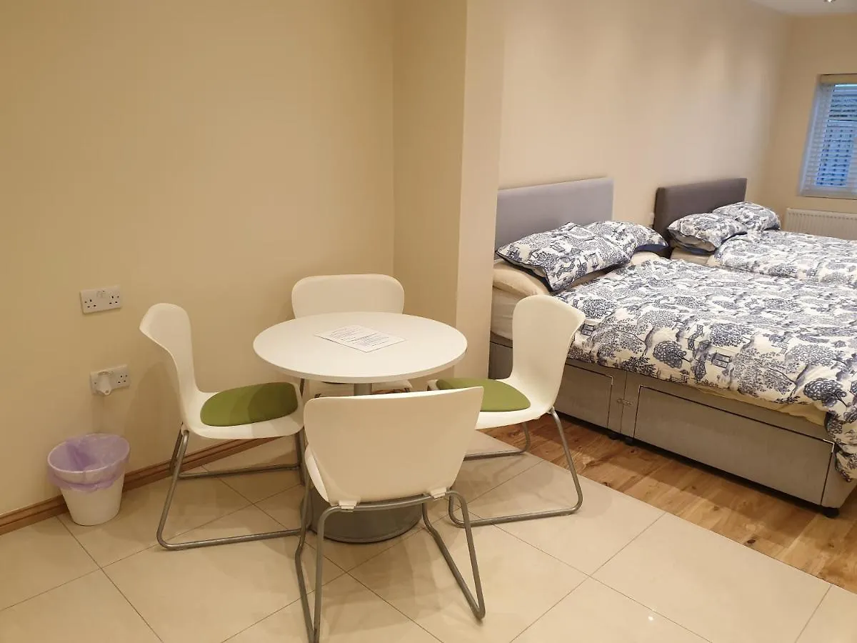 London Luxury 2 Bed Studio 4 Mins From Ilford Stn - Free Parking, Wifi, Garden Access Apartamento